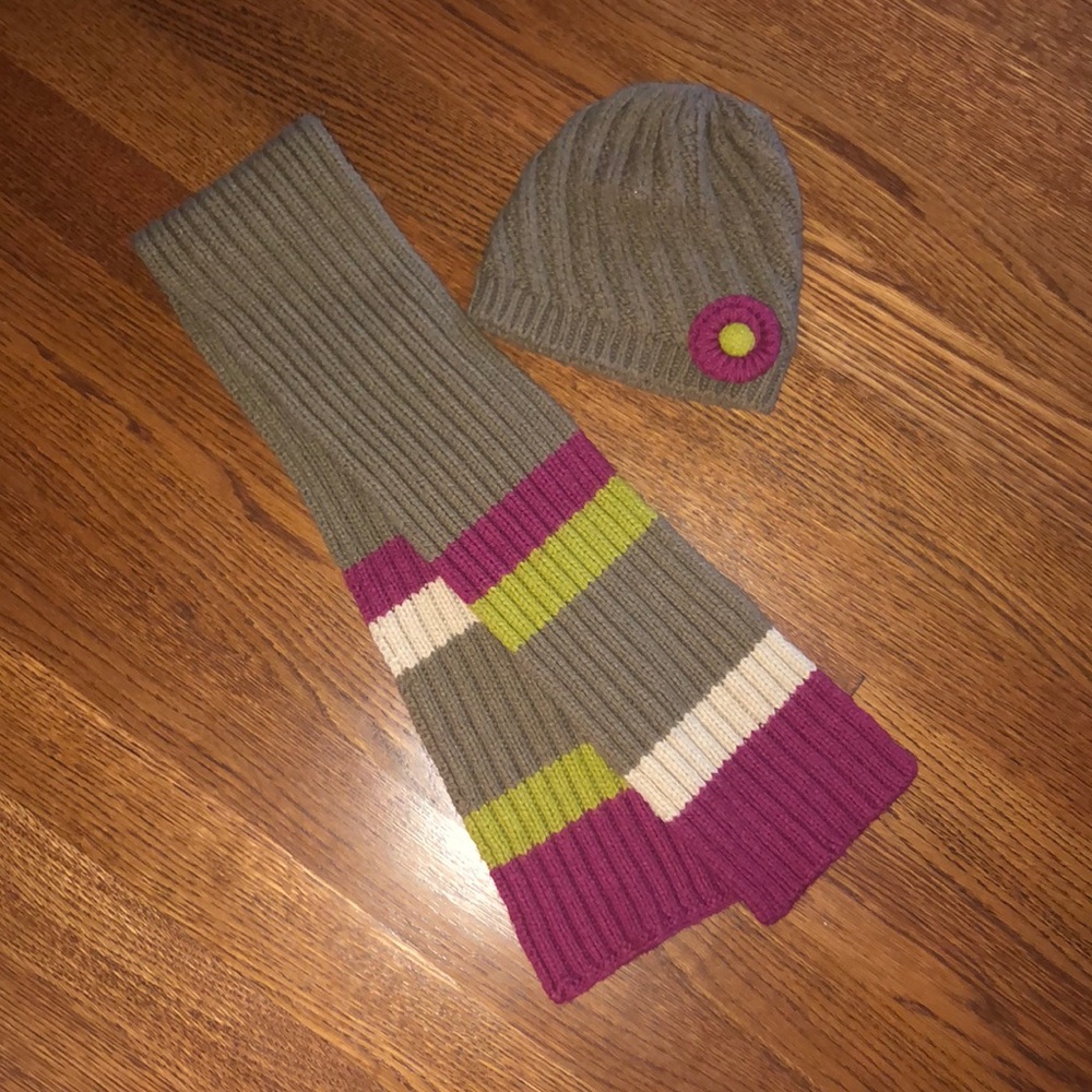 Girls matching hat and scarf set
